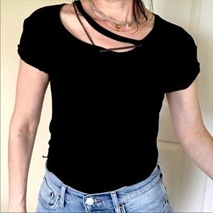 HIGHLINE cut out  with chain detail tops tee S